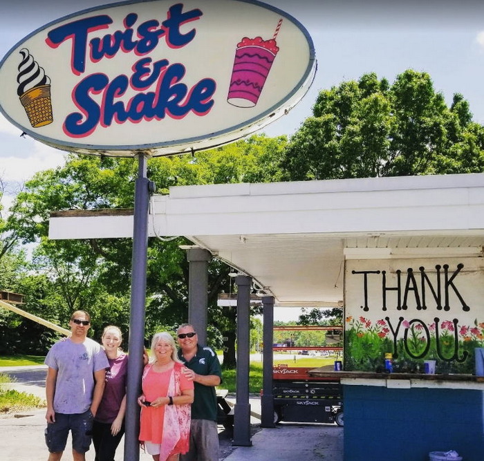 The Press and Scoop (Twist and Shake) - As Twist And Shake (newer photo)